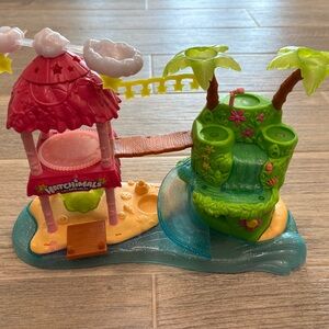 Hatchimals Colleggtibles Tropical Party Set Waterfall Tiki Stage Playset Sounds